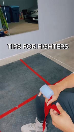 6.2K views · 40 reactions | How to wrap your hands 壘 #boxing #boxingtraining #boxer #boxeo #handwraps #boxinggym | Andrew Riffel | Facebook