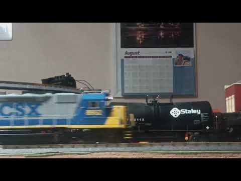 MTH Railking CSX Freight Train run by