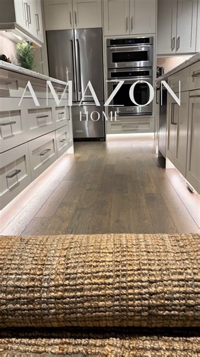 1.4M views · 9.6K reactions | 癩 Hosting season is here  my favorite excuse to light all the candles, overthink the table settings, and pretend I don’t love doing it all.  So tell me: are you the host, or the one who shows up with dessert and great stories! 癩 | decor.snippets | Facebook