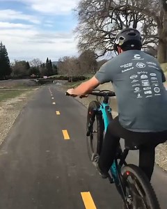 Shredding the pavement lines!⛷✊🏽 This is so much fun when riding to/from the trail😍 🎥: @trailpeek #mtb #enduro #mountainbiking #slalom #cycling #cycle #bikelife #mtbiking #enduromtb #endurolife #bikes #bike #moto #biking #pinkbike #mountainbiking | BikeStable