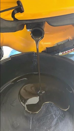 Cub Cadet push mower oil change, the simple way!