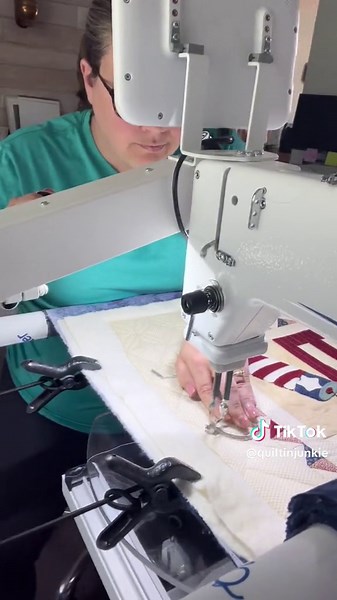 Longarm Quilting a border on my Buttermilk Basin Quilt Sampler. I am using the Piece N Quilt 4 in 1 and Sway 3 rulers. #longarmquilting #piecenquilt #quilt #quilting #quiltersofticktok #buttermilkbasin @Natalia Bonner @buttermilkbasin