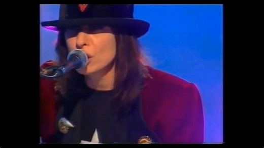 🎶✨ Rounding off our little trip down memory lane… “Night In My Veins” brings our nostalgic rewind to a perfect close — a final highlight from The Pretenders’ unforgettable unplugged session on The White Room back in this month of 1996. Such a cool, stripped‑back vibe, and a reminder of just how underrated the Isle Of View era truly is. If you haven’t revisited that album in a while, it’s absolutely worth diving back in. Chrissie and the band were on another level. 💛🎸 See the full performance 