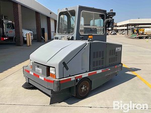 2000 Advance Retriever 6250 Self-Propelled Gas Floor Sweeper | Agriculture
