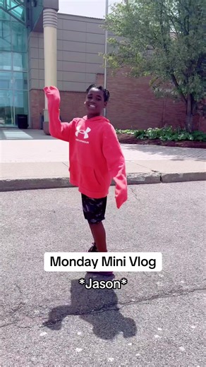 Monday Mini Vlog: Arcade Adventures and Shopping Fun