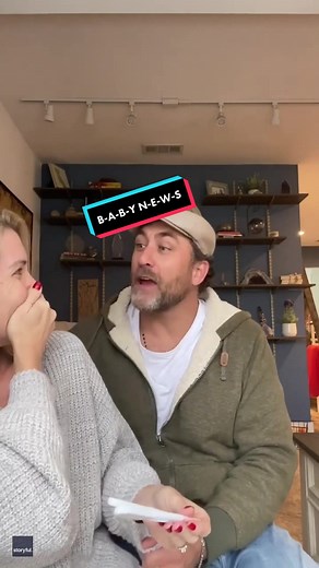 This couple just won the cutest pregnancy reveal spelling bee 🐝 #pregnancyreveal #tiktokprank #pregnanttiktok #pranks #goodnews