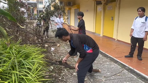 Aktiviti gotong-royong oleh pelajar kelas Khidmat Masyarakat (Sem.4) membersihkan kawasan sekitar FIM pada 26 Januari 2026. #foodinstituteofmalaysia #student #fyppppppppppppppppppppppp