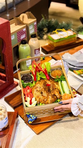 Nurul Khomaria | Content Creator | Ramadhan makin seru dengan tema Ramadhan Fun Java ✨ Nikmati Special Iftar Buffet di Holiday Inn Express Surabaya dengan suasana hangat,... | Instagram