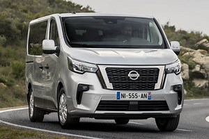 並行輸入 新車｜日産 NV300（プリマスター）コンビ（2021-）に乗る。日本未導入ラージミニバンの概要・スペック・価格の情報。