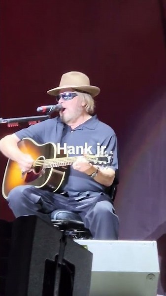Hank Williams Jr playing some Ole Johnny Cash