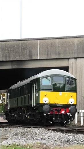 Class 24 D5054 departs Bury for Heywood #diesel #train #railway