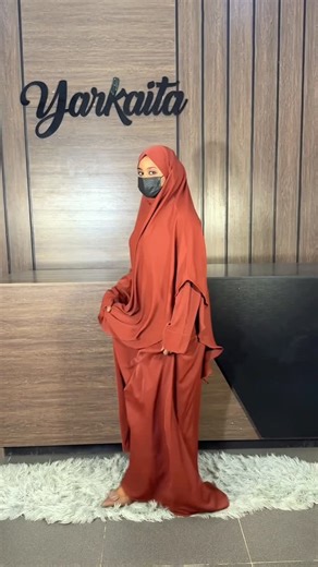 Yarkaita on Instagram: "Fanan jalbabs Looking for the perfect jilbab that’s modest, comfortable, and elegant? This is your sign 🤍 ✔️ Premium fabric ✔️ Beautiful fall ✔️ Timeless design Order now — limited pieces available Price:NGN29,000 #jalbab #abujajalbab #readytowear #modestjalbab"