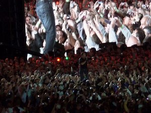 Bruce Springsteen plays the LAST show @ Giants Stadium tonight (w/ VERY special guests?)   setlists from nights 1-4