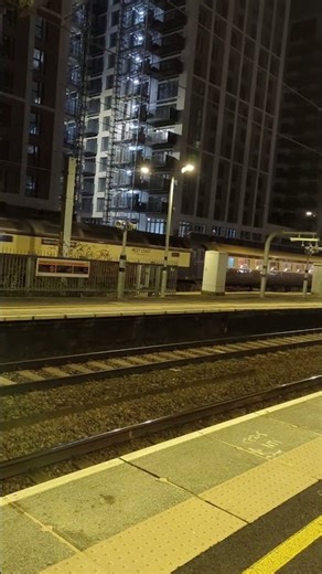Class 57 No 313 'Scarborough Castle' at Southall #train #trainspotting #dieselloco #wcr #pullman