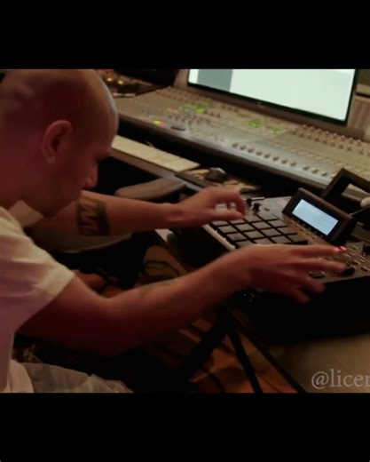 Hittin' Da Punching Bag with AraabMuzik Beats