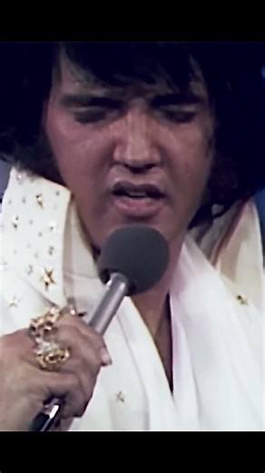 A show stopper from Elvis 1973