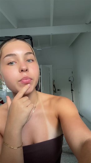 Engaging Singing Cover Performance by a Talented Artist