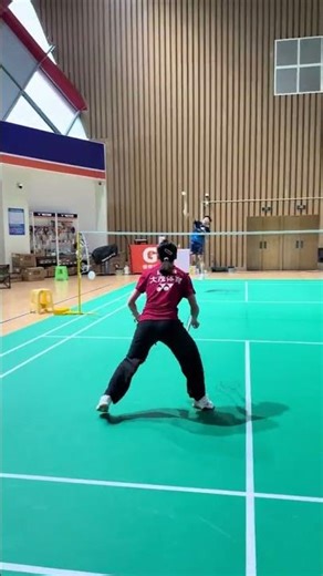 Badminton Defense Showdown: Girl's Unstoppable Skills