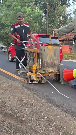Mantap‼️Terus di kebut pengecatan marka jalan, jalan provinsi
