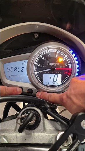 How to adjust the shift lights on the Triumph Street Triple 675 / Daytona 675