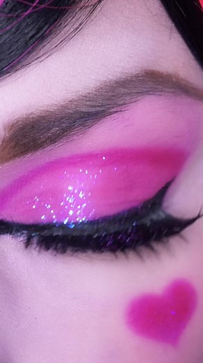 Revisiting Monster High! 💕Draculaura gets ready for Picture Day! 💄 #monsterhigh #draculaura #draculauracosplay #makeup #halloween #halloweenlook