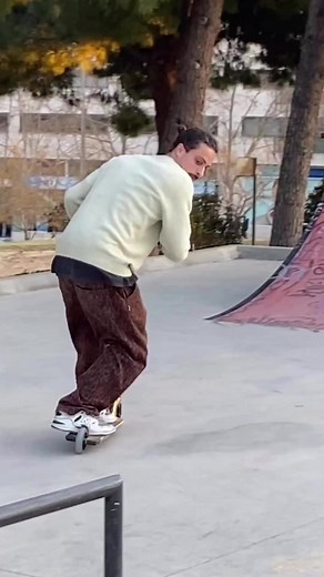 102K views · 876 reactions | @_ivanjmnz_ smoooth  @alien.b12 #BluntScooters #Skatepark #Scooters | Blunt Scooters | Facebook