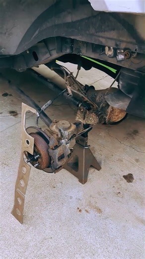 Jeep Cherokee ZJ rear track bar mount fabrication Part 1