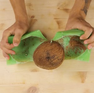 Natural cocktail glass made out of coconut shell | 5-Minute Crafts Men