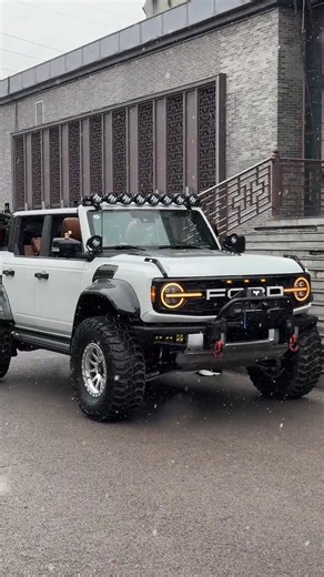 Girls driving big convertible SUVs look so cool! #HardcoreOffroad #FordWildHorse #Women'sCars