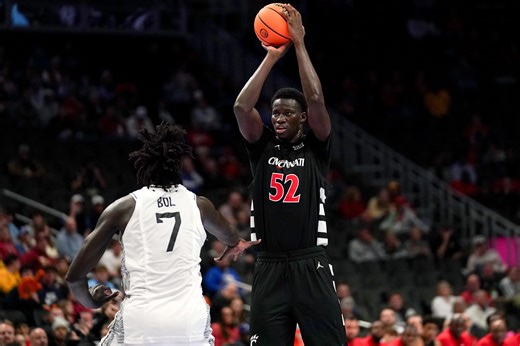 Cincinnati Bearcats lose center Moustapha Thiam in portal