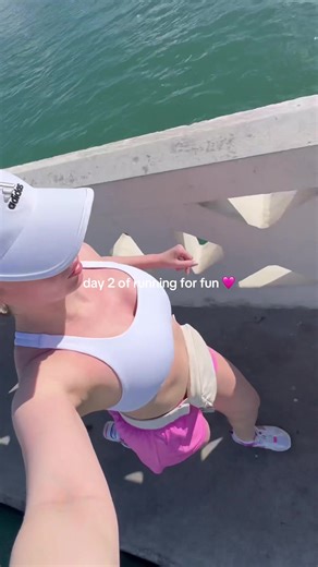 Running vlog as a new runner 🫶🏼🩷 just doing this for fun and to discover new hobbies #newrunner #runningvlog #miamirunners
