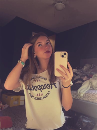 Ignore the laundry in the back. I love this movie so much🫂#noahandallie #thenotebook #fyp