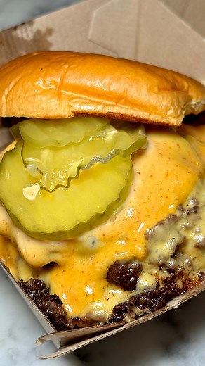 LA has one of the country’s best burger scenes and it’s only getting better by the day. These are the top 3 we tried on our LA visit—let us know what we missed because we’re already ready to go back! 📍For The Win (Hollywood, Downtown), Petit Trois (Hollywood), Dudley Market (Venice) @forthewinla @petittroisla @dudleymarketvenice . . . . . #burgerreview #burgerrestaurant #smashedburgers #laburger #lafoodie #californiaburger #burgerla #laburgers #losangelesburger #lafoodreview #bestburgers #burge