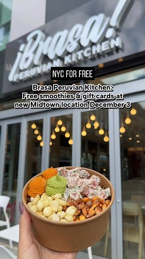 @BrasaPeruvian Kitchen is celebrating its newest location in Midtown with free smoothies and gift cards on December 3rd! 🎉 If you don’t know Brasa, they’re all about bowls, salads, and smoothies packed with superfoods straight from Peru — think quinoa, maca, aji peppers and more. Their new location opens soon on 43rd and 3rd (685 3rd Ave), and to kick things off we’re giving away 300 Cacao Peppermint Smoothies. The first 100 people on line will also get a $25 Brasa gift card to use when the doo