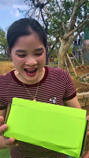 😂 The Funniest Santa Giving Gifts 🎁 | You’ll Laugh Instantly! #ComedyVideo