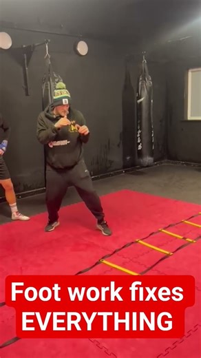 One drill to instantly improve your boxing footwork 🥊 #BeginnerBoxing #BoxingDrills #BoxingTips