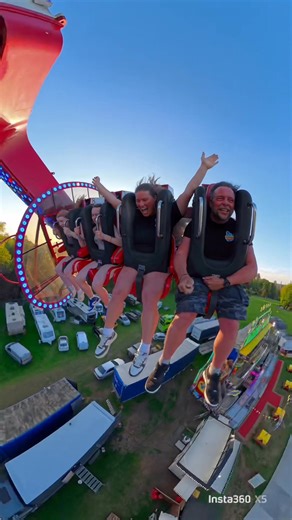 Join Themepark Madness as they take on the spectacular Apollo 13, check out their Facebook for future events & locations 👨‍🚀🚀 Manufactured by Italian company Fabbri in 2016, this Booster Maxxx model was acquired by John Bagnall in 2022 and has since become a standout attraction and firm favourite at various events across the UK. Will you be giving it a try in 2025??? #insta360 #funfair #carnival | Themepark_madness