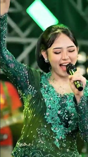 It's true that Silvy Kumalasari's song is viral and trending #viralsong #silvy #campursari #enter...