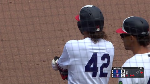 Austin Martin batea un hit en el 8vo
