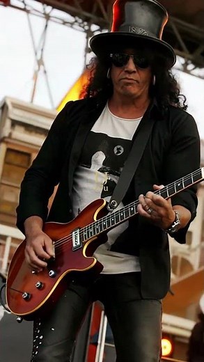 Slash & Myles Kennedy Rock Kansas City! ⚡🔥 #Slash #MylesKennedy #RockLive #2012