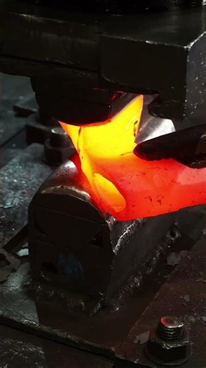 Forging a Francisca Axe (Medieval Throwing Axe)