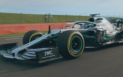 【F1】F1夏休期 奔驰车队认真训练的样子  Summer Break