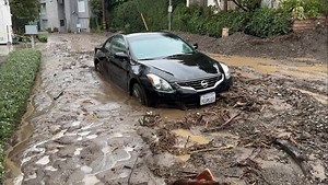 A landslide on Beverly Dr. in Beverly Hills, CA has six families displaced, and there’s growing concern of the potential for more land to slide, putting more homes at risk. @weatherchannel is live storytelling in California as the rain from the latest #AtmosphereRiver falls. | Justin Michaels