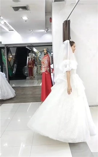 Bride Wholesale , the best bride shop& store, for both retail and wholesale,More than 3,000 designs available. Open everyday 11am.to 4pm.,at 4th Fl. Watergate Pavillion Mall, Centara Watergate Pratunam Hotel, Ratchapralop 2Rd.,Bangkok,Thailand Tel: 66922545343 ... ไบรด์โฮลเซล โรงงานผลิตชุดเจ้าสาว " ขายอย่างเดียวไม่มีเช่า" มีชุด 3000 กว่าแบบให้เลือกกลับได้เลย ในแต่ละวัน เราลงชุดแบบใหม่ๆ 300-500 ชุด เรทราคาตั้งแต่ 1200 ถึง 45000 บาท .. ห้างวอเตอร์เกทพาวิลเลี่ยน ตึก รร.เซนทารา ประตูน้ำ ราชปรารภ2 ชั