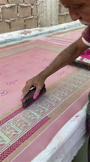 the process of giving a pattern to a carpet #shorts