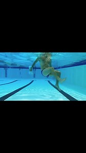 Target Abdominals and Obliques with these water workouts. Full video available on AquaFitnessOnline.com ❤️💦💪 #aquazumba #aquafitness #wateraerobics #waterfitness #waterworkout #aquafit #aquaaerobics #waterexercise #waterexercises #aquagym #aquaexercise #poolworkout #poolworkouts #hydrotherapy #aquatictherapy | Aqua Fitness Online