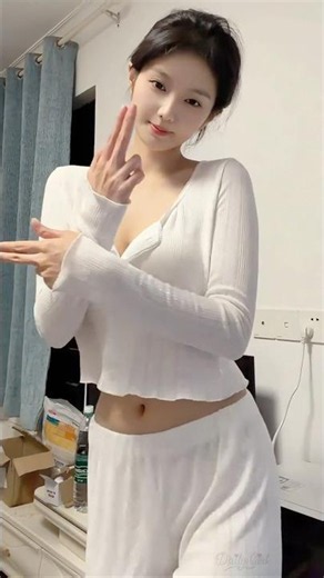 Beautiful Chinese girls 中国美女 レベルが違いすぎる 중국길거리 最新のストリートファッションが美しすぎる件 Amazing Street Fashion
