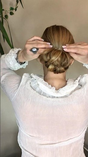 One Elastic Messy Bun Tutorial