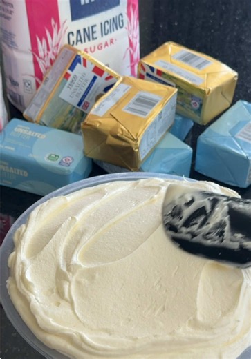 The secret to smooth cake decorating is a good buttercream recipe !!🧈🍦☁️TRUST MEEE this is the only buttercream recipe you need📢 Link in bio (code TIKTOK10 to save) #cake #cakedecorating #baker #buttercream #homebaker