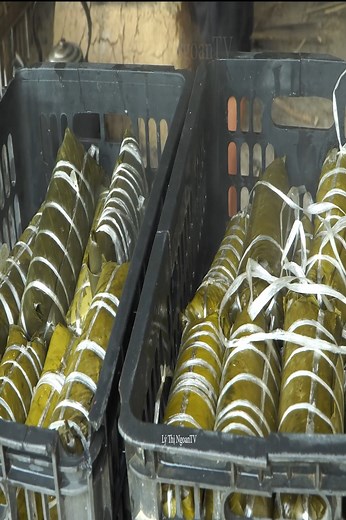 11K views · 386 reactions | Heartwarming Banh Tet: Single mom's traditional cooking for her children. ✨ #BanhTet #SingleMomLife #viralreels #trendingvideos | Satisfying VDO | Facebook